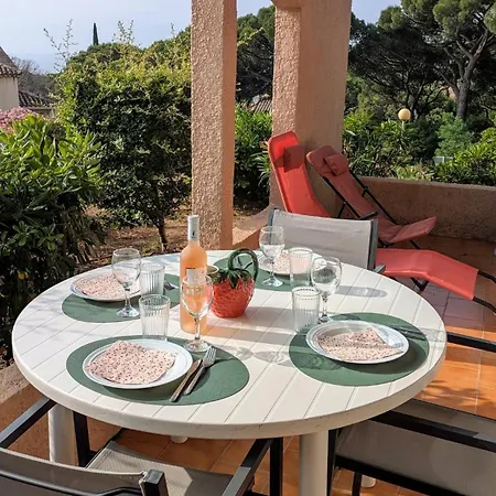 Apartment Ste-maxime - Au Coeur De La Pinede Avec Grande Terrasse Et Parking Gratuit A 500m De La *