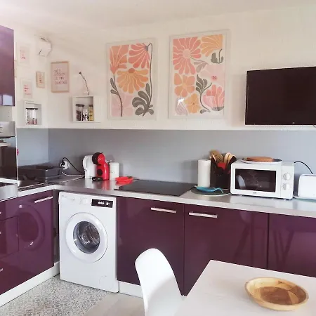 Ste-maxime - Au Coeur De La Pinede Avec Grande Terrasse Et Parking Gratuit A 500m De La *