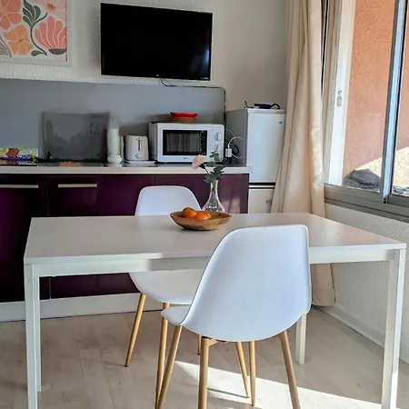 Ste-maxime - Au Coeur De La Pinede Avec Grande Terrasse Et Parking Gratuit A 500m De La *