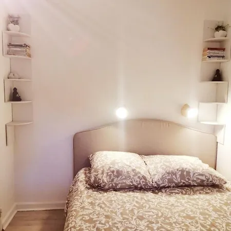 Ste-maxime - Au Coeur De La Pinede Avec Grande Terrasse Et Parking Gratuit A 500m De La