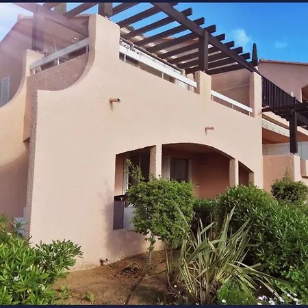 Ste-maxime - Au Coeur De La Pinede Avec Grande Terrasse Et Parking Gratuit A 500m De La Apartment *