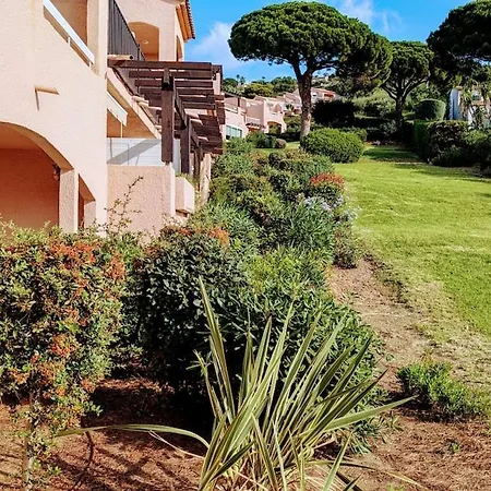 Apartment Ste-maxime - Au Coeur De La Pinede Avec Grande Terrasse Et Parking Gratuit A 500m De La *
