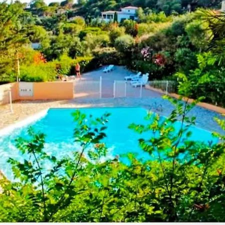 Apartment Ste-maxime - Au Coeur De La Pinede Avec Grande Terrasse Et Parking Gratuit A 500m De La