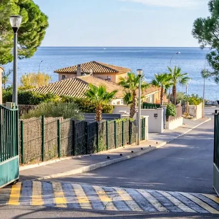 Apartment Ste-maxime - Au Coeur De La Pinede Avec Grande Terrasse Et Parking Gratuit A 500m De La Sainte-Maxime