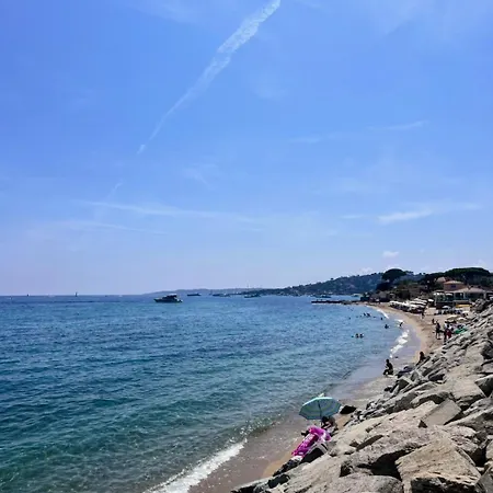 Ste-maxime - Au Coeur De La Pinede Avec Grande Terrasse Et Parking Gratuit A 500m De La